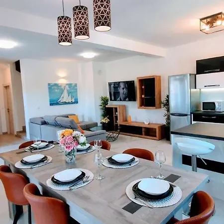 Villa Ivona Swimming Pool And Jacuzzi