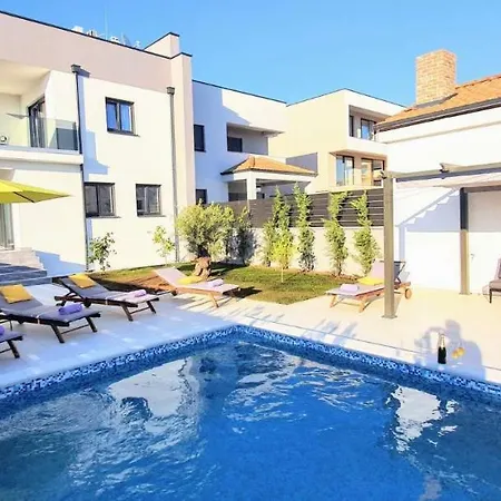 빌라 Villa Ivona Swimming Pool And Jacuzzi