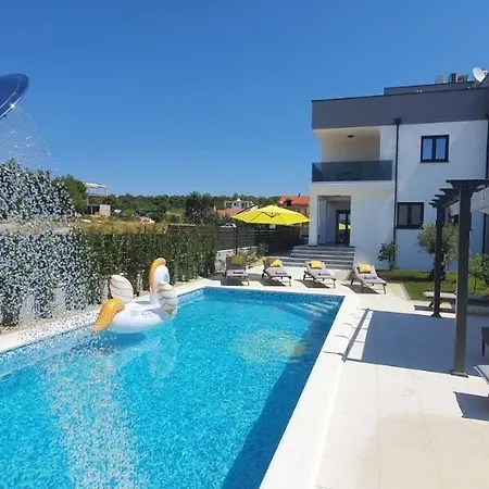 Villa Ivona Swimming Pool And Jacuzzi Vila Zadar